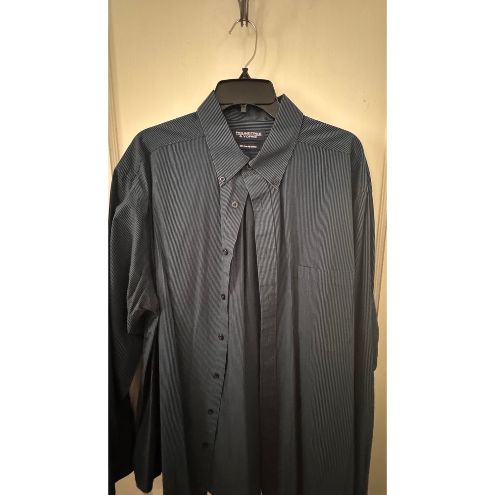 Roundtree & Yorke men's button-down dress shirt.